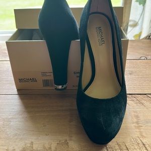 Michael Kors black Suede pumps size 6m